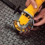 ⁦ديوالت صاروخ قطعية 4.5 بوصه 900 وات موديل  -DEWALT  DWE4110-B5⁩ - الصورة ⁦6⁩