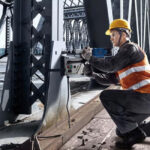 ⁦مثقاب شنيور معادن بوش 50 مم 1200 وات + ستاند مغناطيسي صيني BOSCH - GBM 50-2⁩ - الصورة ⁦6⁩