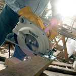 ⁦منشار صنية ديوالت 9 بوصه 1750 وات موديل DEWALT D23700⁩ - الصورة ⁦4⁩