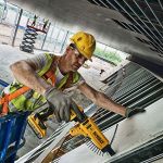 ⁦شنيور مفك بطارية ديوالت 1/4 بوصه 18 فولت موديل -DEWALT DCF620D2K⁩ - الصورة ⁦4⁩