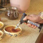 ⁦مسدس لهب دريميل  بيوتان فيرسا فلام مع 4 قطع اكسسوار مع علبة DREMEL – F0132200JA VersaFlame 2200/4⁩ - الصورة ⁦3⁩