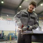 ⁦صاروخ بوش تجليخ و قطعية 5 بوصه 1400 وات مقبض ممتص للصدمات ألماني BOSCH - GWS 14-125 S⁩ - الصورة ⁦4⁩