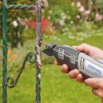 ⁦شنيور بطارية دريميل 12 فولت مع 5 قطع اكسسوار  (DREMEL – F0138220JA (8220.2⁩ - الصورة ⁦3⁩