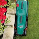 ⁦ماكينة بوش قص النجيله والعشب الكهربائية 1200 وات 32 سم BOSCH - Rotak32⁩ - الصورة ⁦4⁩