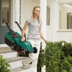 ⁦ماكينة بوش قص النجيله والعشب الكهربائية 1200 وات 32 سم BOSCH - Rotak32⁩ - الصورة ⁦2⁩