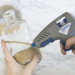 ⁦مسدس شمع دريميل 930 قدرة 30 وات مع 6 اصابع شمع ابيض و 12 اصبع شمع فسفورى DREMEL – F0130930JA⁩ - الصورة ⁦5⁩