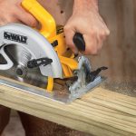 ⁦منشار صنيه 7.25 بوصه 1500 وات موديل - DEWALT  DWE5615-GB⁩ - الصورة ⁦2⁩