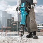 ⁦شاكوش تكسير ماكيتا 2000 وات/ 32.2 كجم/ 72.8 جول / اجنة مسدسة / 1100 لفه/دقيقه MAKITA  HM1812⁩ - الصورة ⁦2⁩