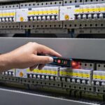 ⁦مفك تيست 1000 فولت مزود ببطاريتين واضاءه - اهتزاز بوش BOSCH GVD 1000-17 Professional⁩ - الصورة ⁦3⁩