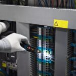 ⁦مفك تيست 1000 فولت مزود ببطاريتين واضاءه - اهتزاز بوش BOSCH GVD 1000-17 Professional⁩ - الصورة ⁦4⁩