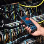 ⁦كلامب ميتر بوش حتي 600 امبير - 600 فولت 40 ميجا اوم BOSCH GMC 600-15 Professional⁩ - الصورة ⁦3⁩