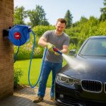 ⁦بكرة خرطوم مياه للحديقة تثبت على الحائط، مع خرطوم قابل للسحب وخاصية الإرجاع، دوران 180 درجة 15 متر ماركة اي بي تي موديل XBW-02-15 APT⁩ - الصورة ⁦4⁩